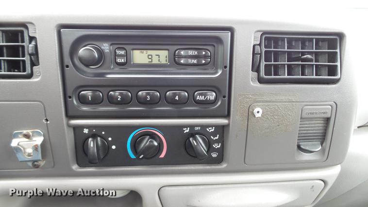 image for item DE4858 2000 Ford F450 Super Duty XL utility truck