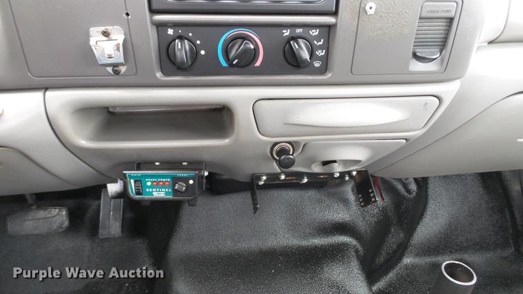 image for item DE4858 2000 Ford F450 Super Duty XL utility truck