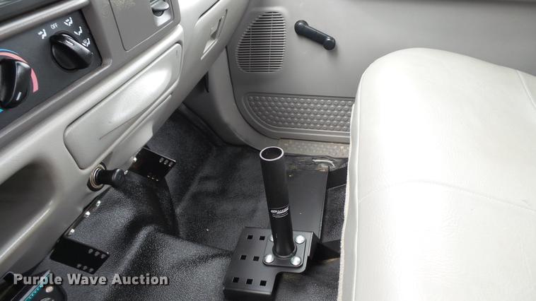 image for item DE4858 2000 Ford F450 Super Duty XL utility truck