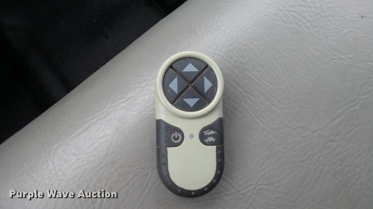 image for item DE4858 2000 Ford F450 Super Duty XL utility truck