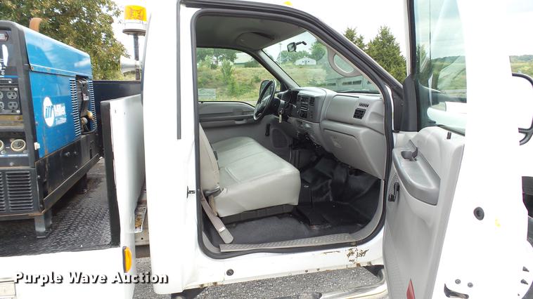 image for item DE4858 2000 Ford F450 Super Duty XL utility truck