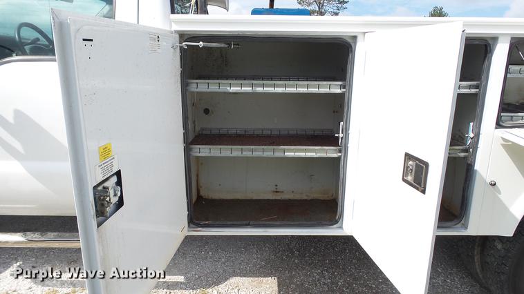 image for item DE4858 2000 Ford F450 Super Duty XL utility truck