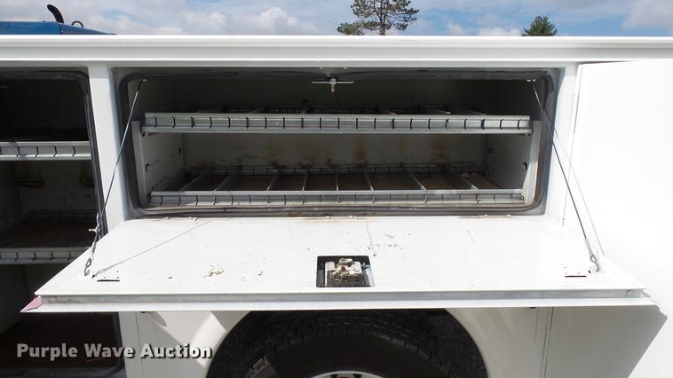 image for item DE4858 2000 Ford F450 Super Duty XL utility truck