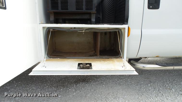 image for item DE4858 2000 Ford F450 Super Duty XL utility truck