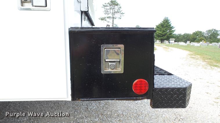 image for item DE4858 2000 Ford F450 Super Duty XL utility truck