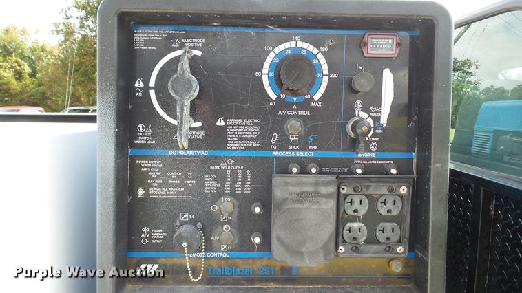 image for item DE4858 2000 Ford F450 Super Duty XL utility truck