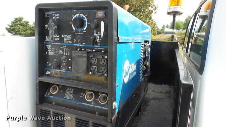 image for item DE4858 2000 Ford F450 Super Duty XL utility truck