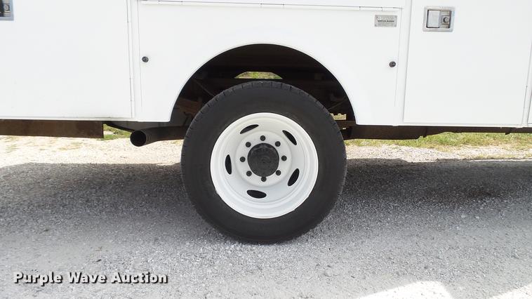 image for item DE4858 2000 Ford F450 Super Duty XL utility truck