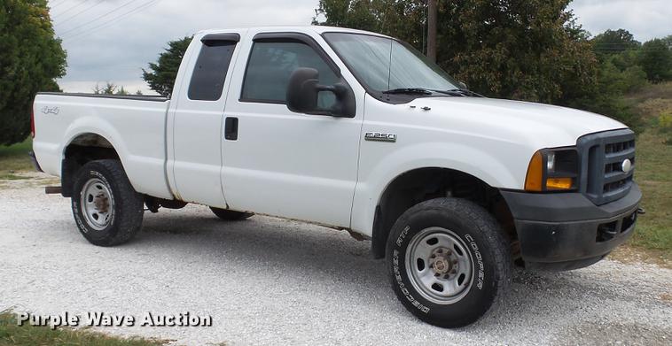 image for item DE4859 2006 Ford F250 Super Duty XL SuperCab pickup truck