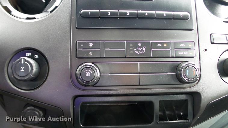 image for item DE4860 2011 Ford F250 Super Duty XL pickup truck