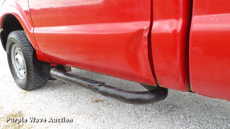 image for item DE4860 2011 Ford F250 Super Duty XL pickup truck