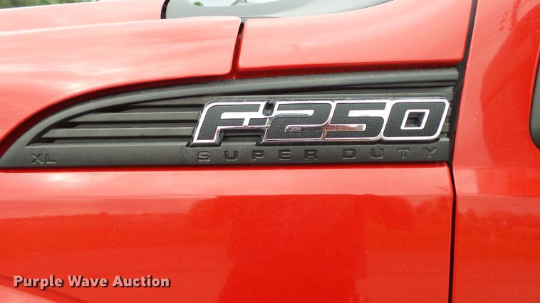 image for item DE4860 2011 Ford F250 Super Duty XL pickup truck