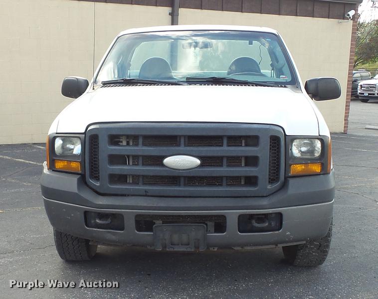 image for item DE4893 2006 Ford F250 Super Duty XL pickup truck
