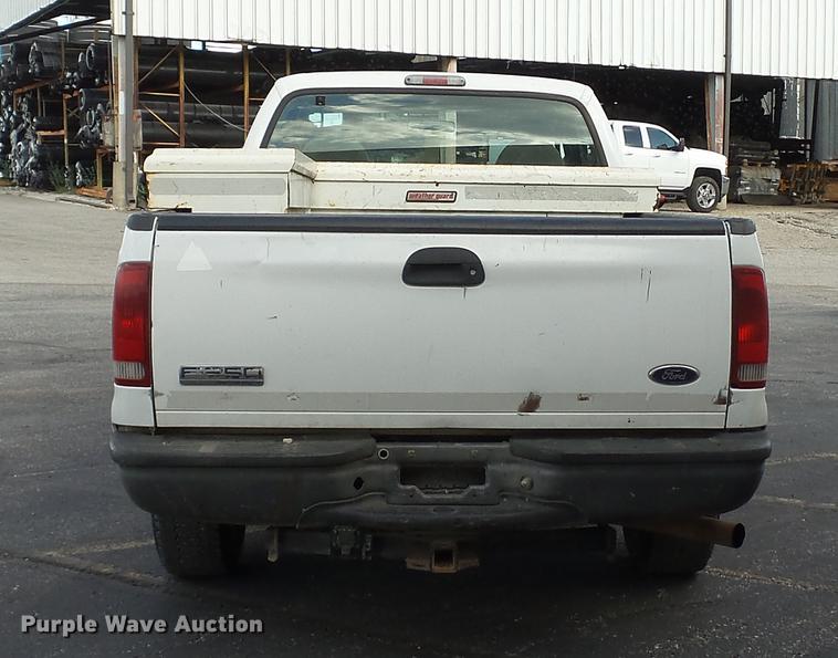 image for item DE4893 2006 Ford F250 Super Duty XL pickup truck