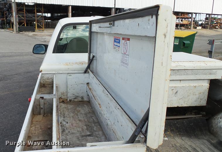 image for item DE4893 2006 Ford F250 Super Duty XL pickup truck