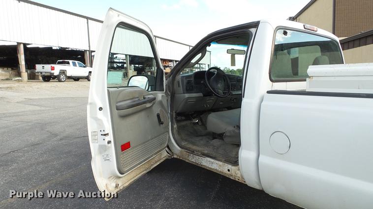 image for item DE4893 2006 Ford F250 Super Duty XL pickup truck