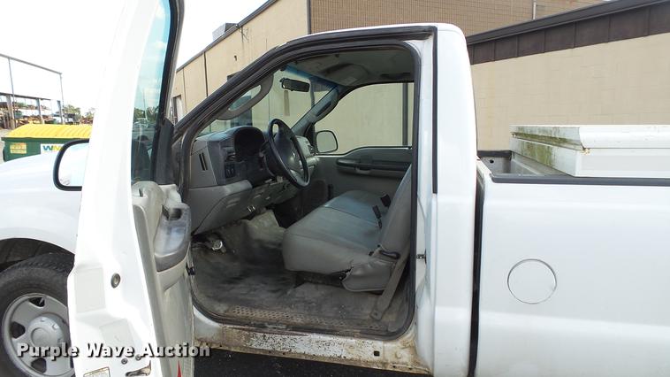 image for item DE4893 2006 Ford F250 Super Duty XL pickup truck