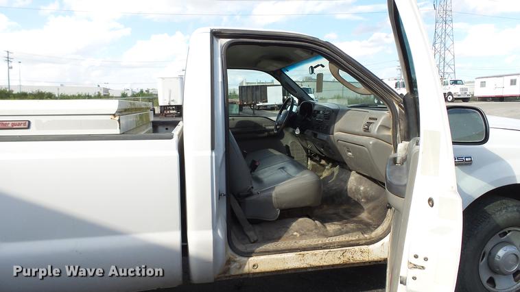 image for item DE4893 2006 Ford F250 Super Duty XL pickup truck
