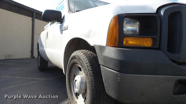 image for item DE4893 2006 Ford F250 Super Duty XL pickup truck