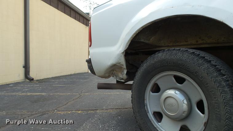 image for item DE4893 2006 Ford F250 Super Duty XL pickup truck