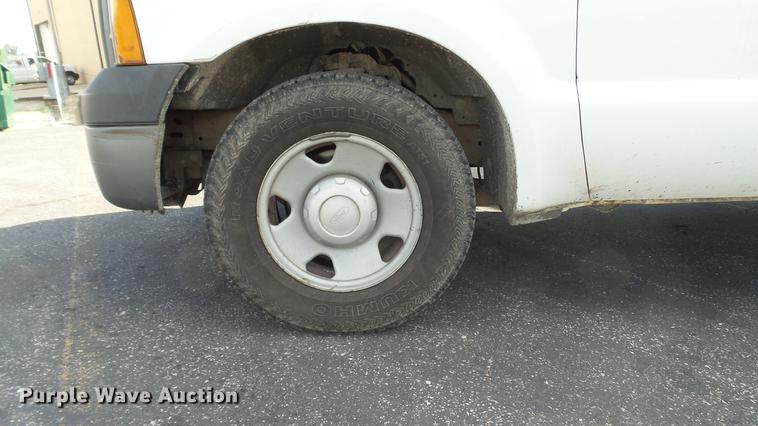 image for item DE4893 2006 Ford F250 Super Duty XL pickup truck