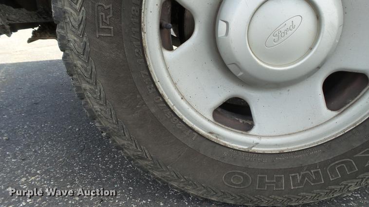 image for item DE4893 2006 Ford F250 Super Duty XL pickup truck