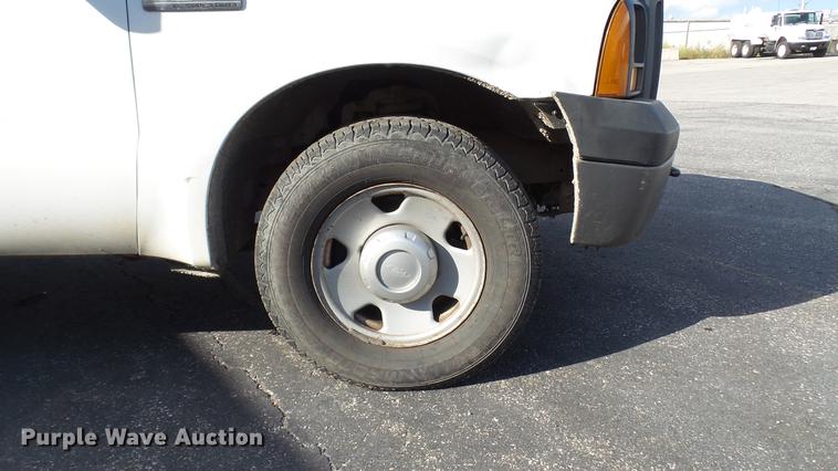 image for item DE4893 2006 Ford F250 Super Duty XL pickup truck