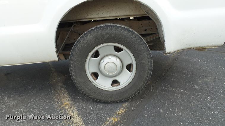 image for item DE4893 2006 Ford F250 Super Duty XL pickup truck