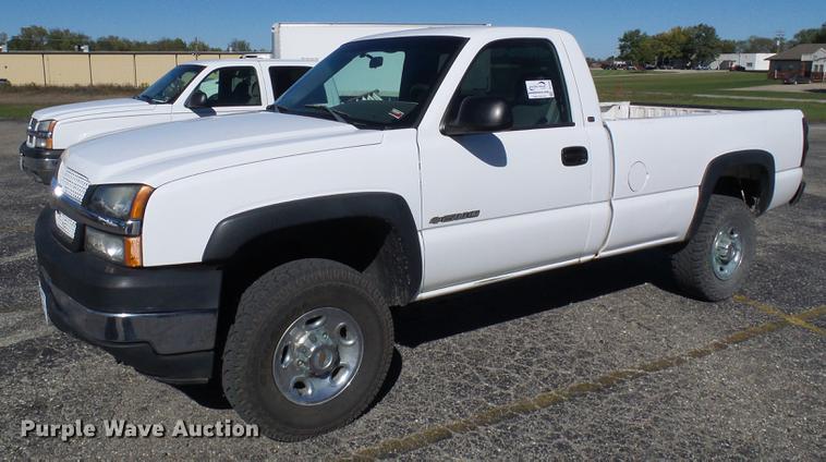 image for item DE5284 2004 Chevrolet Silverado 2500HD pickup truck