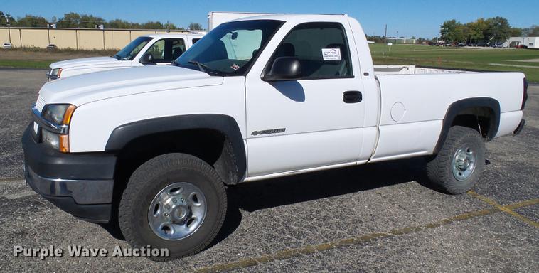 image for item DE5284 2004 Chevrolet Silverado 2500HD pickup truck