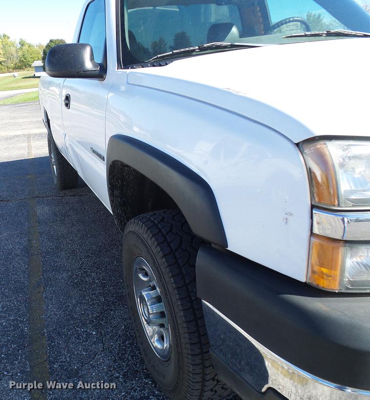 image for item DE5284 2004 Chevrolet Silverado 2500HD pickup truck