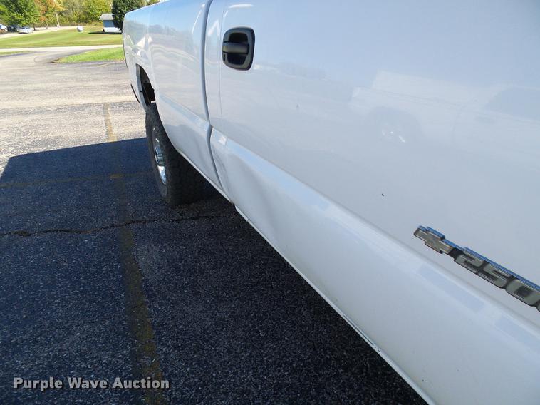 image for item DE5284 2004 Chevrolet Silverado 2500HD pickup truck