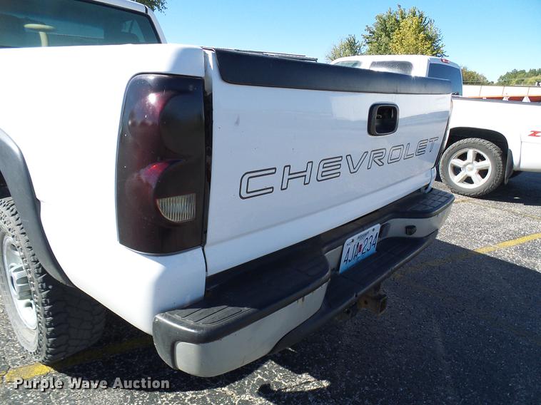 image for item DE5284 2004 Chevrolet Silverado 2500HD pickup truck