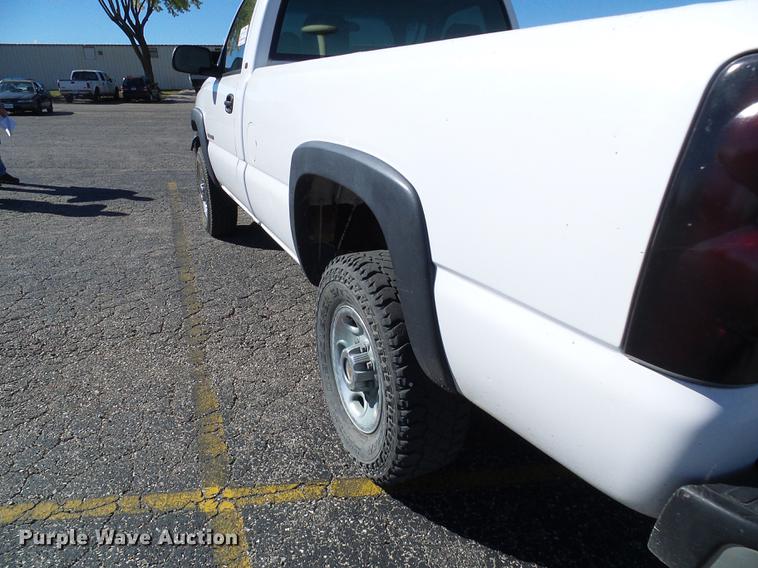 image for item DE5284 2004 Chevrolet Silverado 2500HD pickup truck
