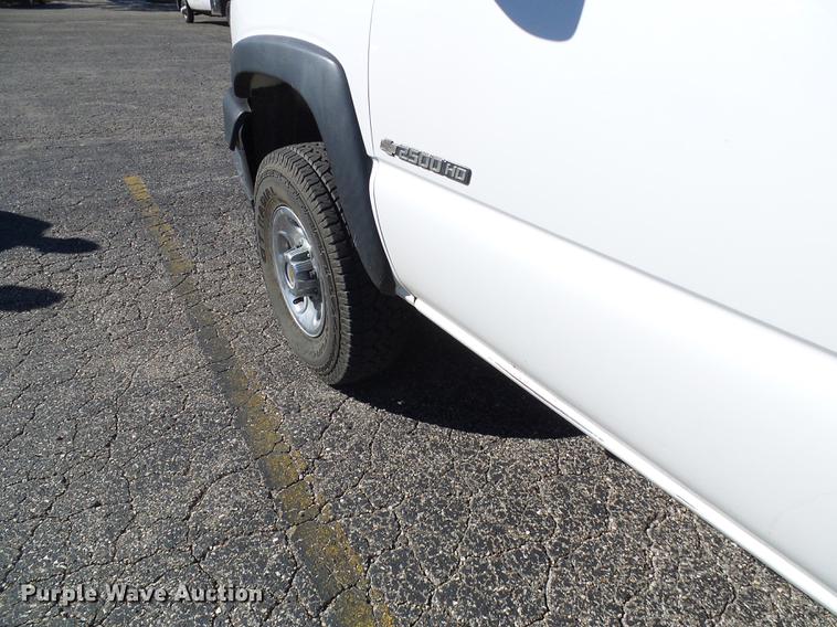 image for item DE5284 2004 Chevrolet Silverado 2500HD pickup truck