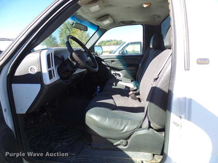 image for item DE5284 2004 Chevrolet Silverado 2500HD pickup truck