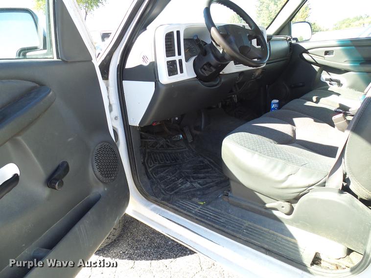 image for item DE5284 2004 Chevrolet Silverado 2500HD pickup truck