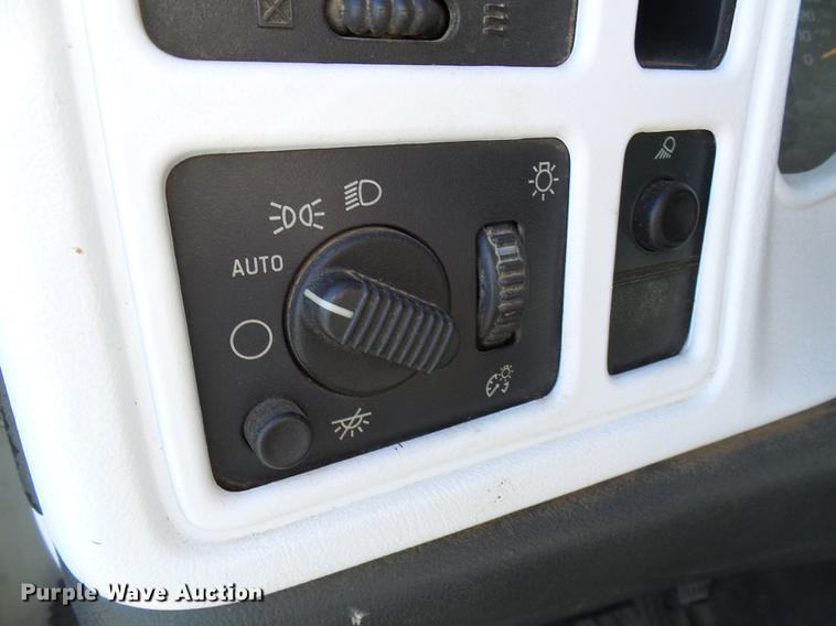 image for item DE5284 2004 Chevrolet Silverado 2500HD pickup truck