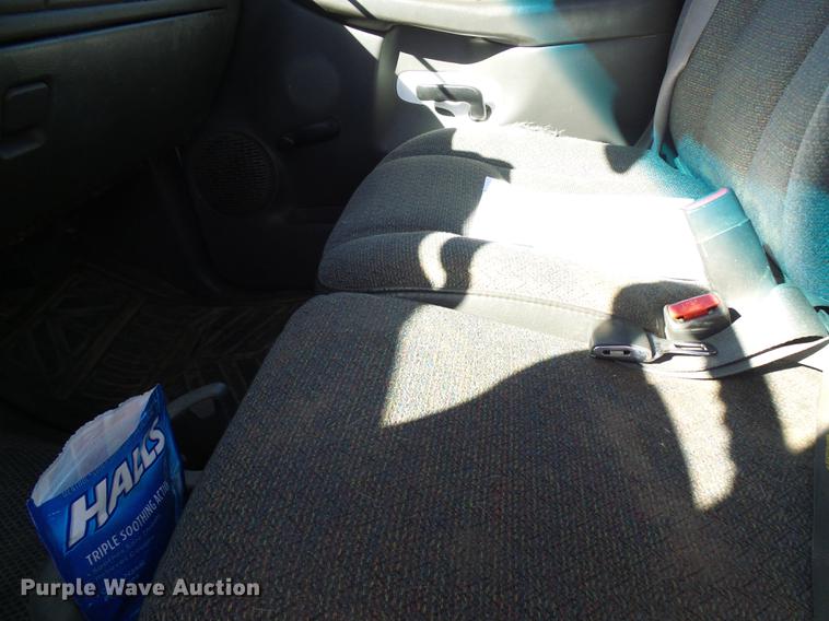 image for item DE5284 2004 Chevrolet Silverado 2500HD pickup truck