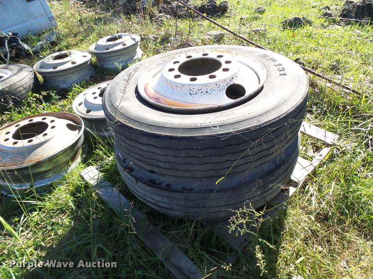 image for item DE5285 Tires and wheels