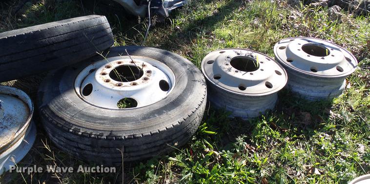 image for item DE5285 Tires and wheels
