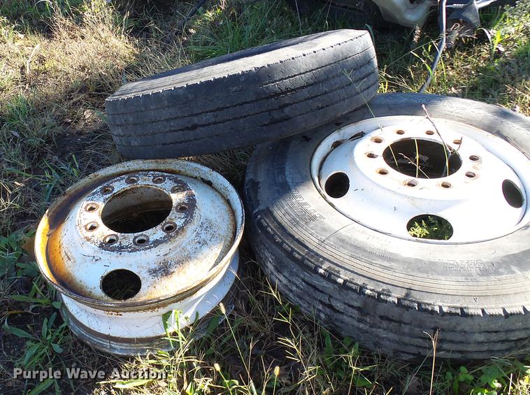 image for item DE5285 Tires and wheels