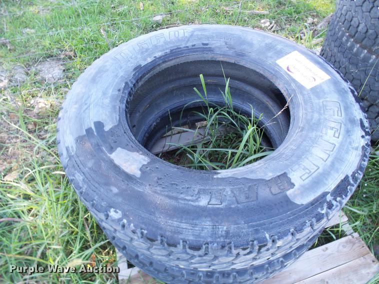 image for item DE5285 Tires and wheels