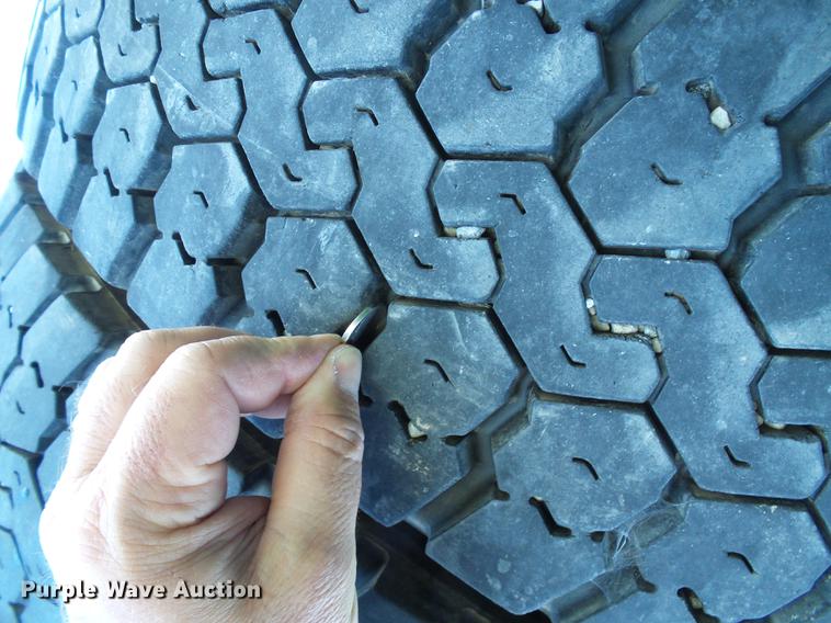 image for item DE5285 Tires and wheels