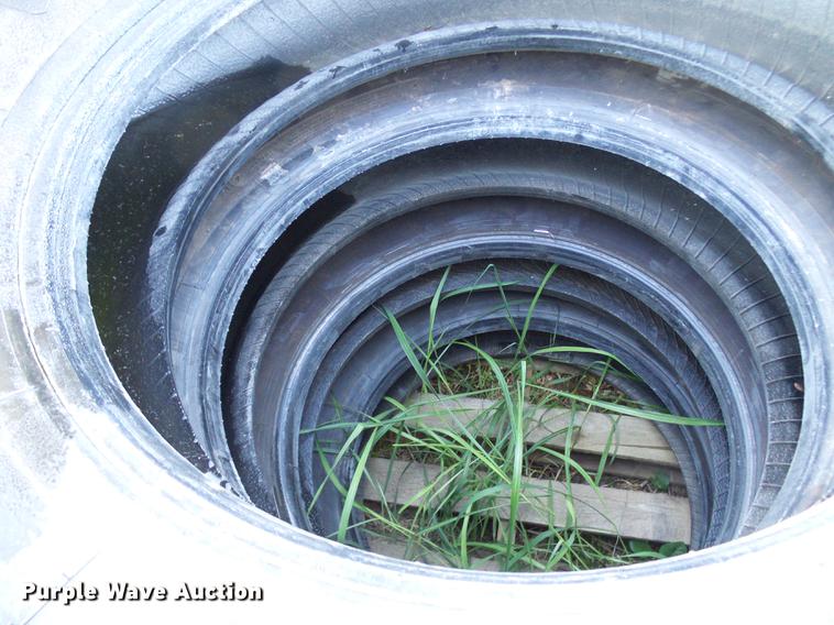 image for item DE5285 Tires and wheels