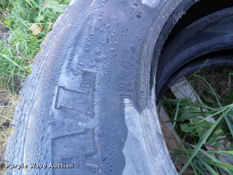 image for item DE5285 Tires and wheels