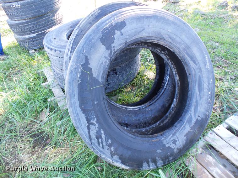 image for item DE5285 Tires and wheels