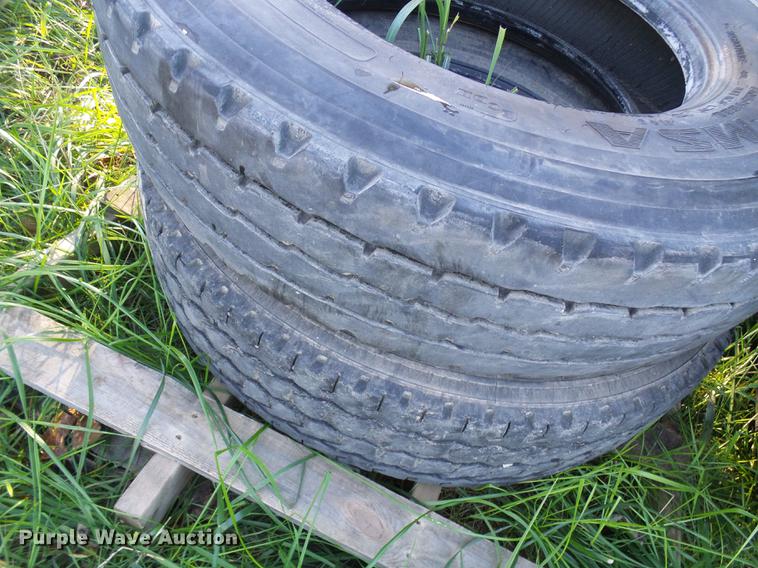 image for item DE5285 Tires and wheels