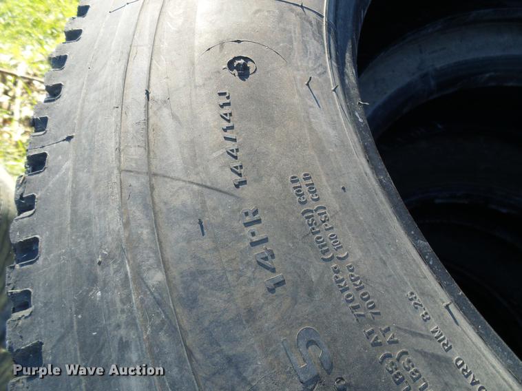 image for item DE5285 Tires and wheels