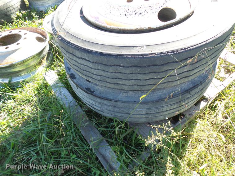 image for item DE5285 Tires and wheels